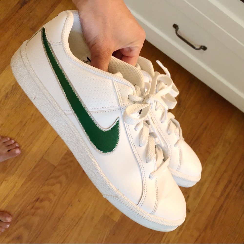 Nike retro vintage sneakers!